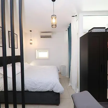 “minipalais” In The Heart Of Apartment