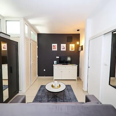 Apartment “minipalais” In The Heart Of