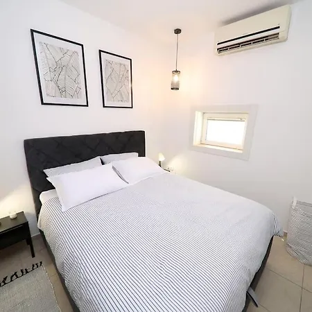 “minipalais” In The Heart Of Apartment