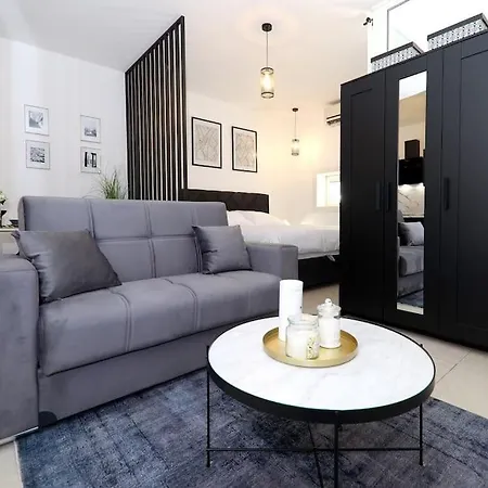 “minipalais” In The Heart Of Zara