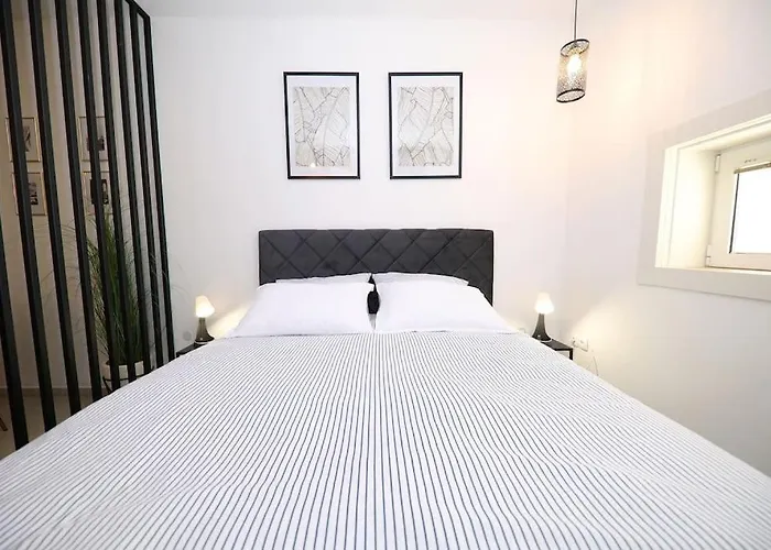 “minipalais” In The Heart Of Apartament *